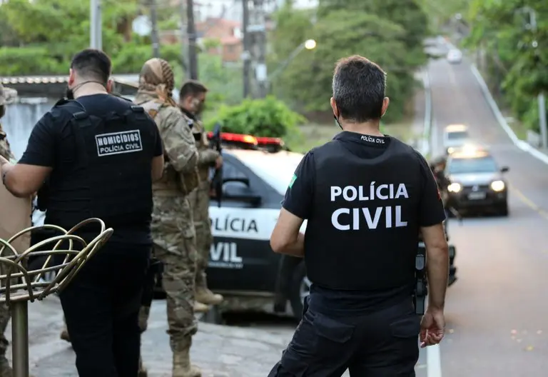 Pai da criança encontrada morta em João Pessoa se apresenta à polícia em Florianópolis e é preso. Foto: PCSC.