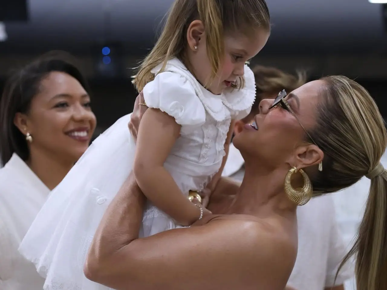Poliana Rocha dá presente inusitado para babá da filha de Virginia; saiba o que