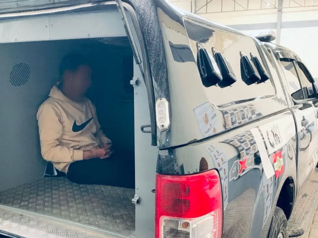 Professor passa dois dias escondido na mata após abusar de alunas e acaba preso