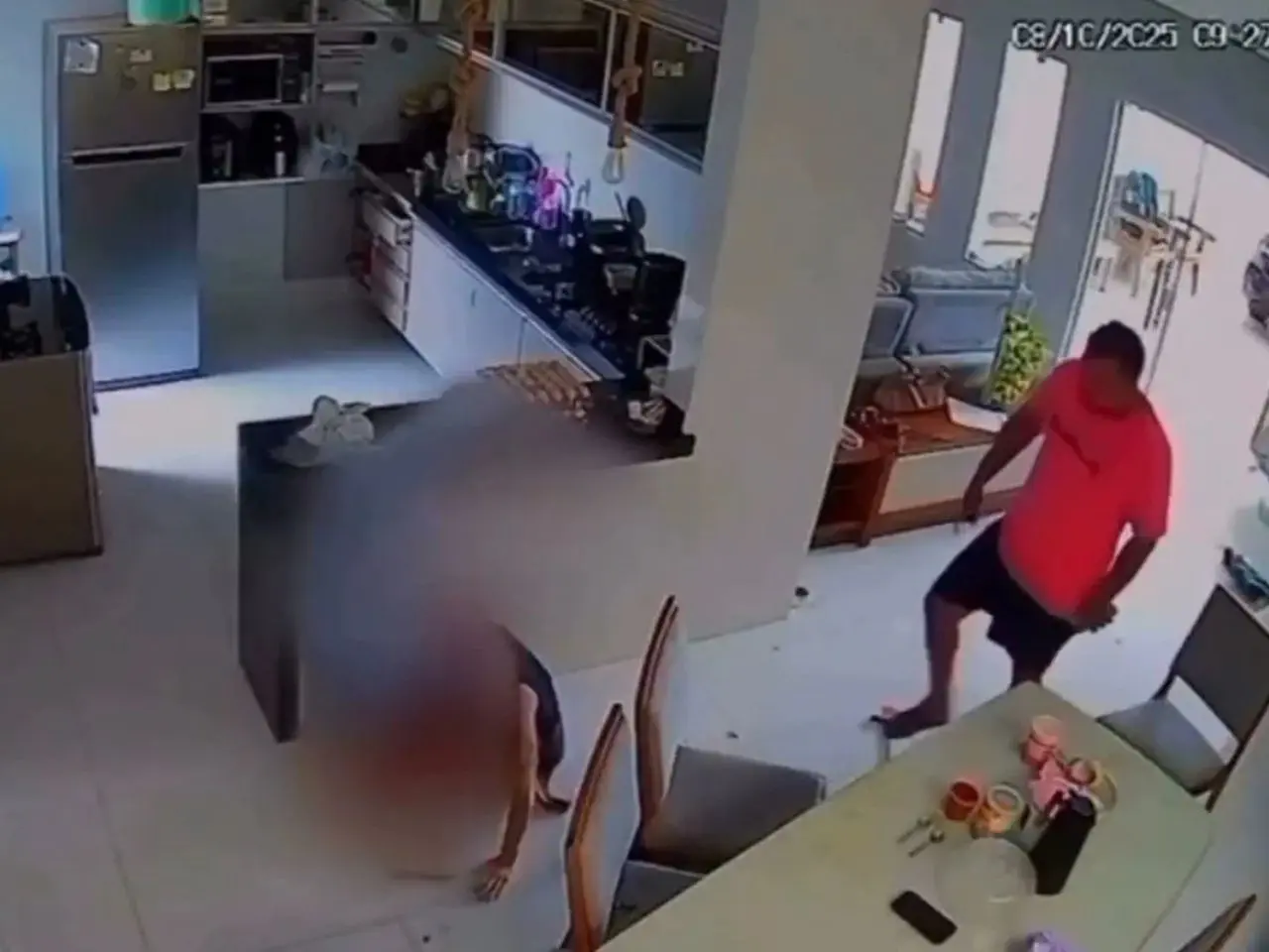 Engenheiro agride violentamente a mulher com socos e vídeo viraliza; veja
