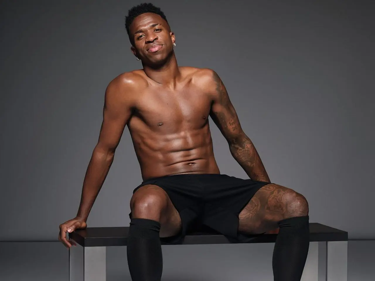 Bola fora? Virginia diz que Vini Jr. não usa perfume masculino após jogador estrelar campanha de fragância