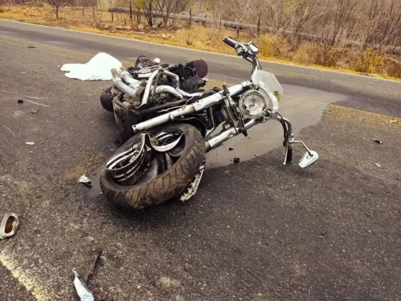 Motociclista morre após ter a cabeça decepada em acidente