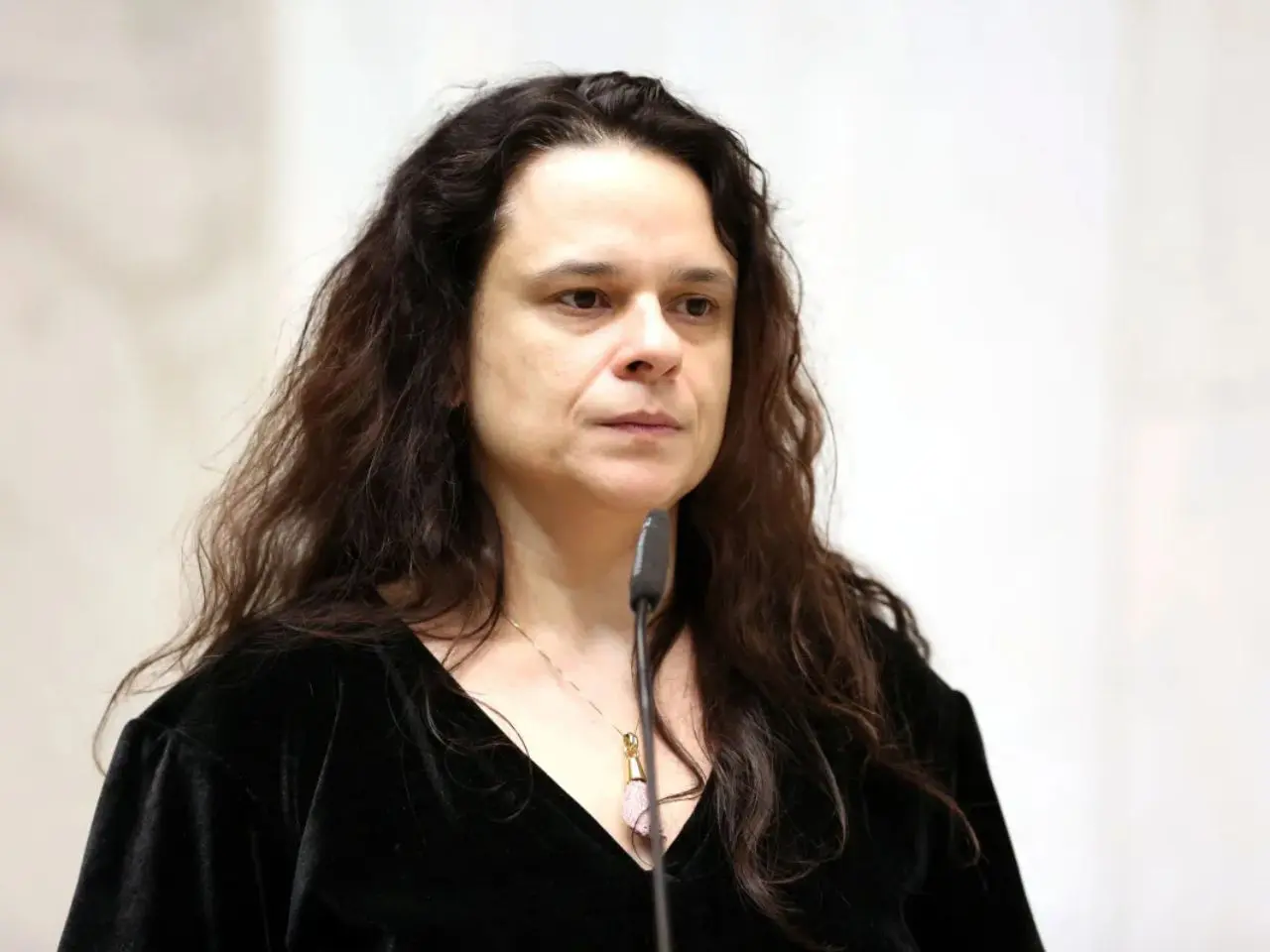 Janaína Paschoal apresenta teoria para suposto “surto” de Bolsonaro; saiba qual