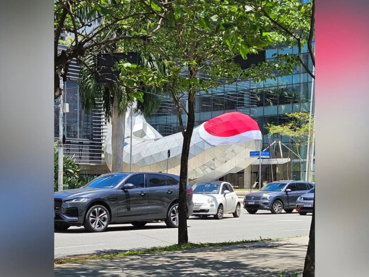 Eterna 5ª série: decoração natalina vira meme e formato impressiona; veja