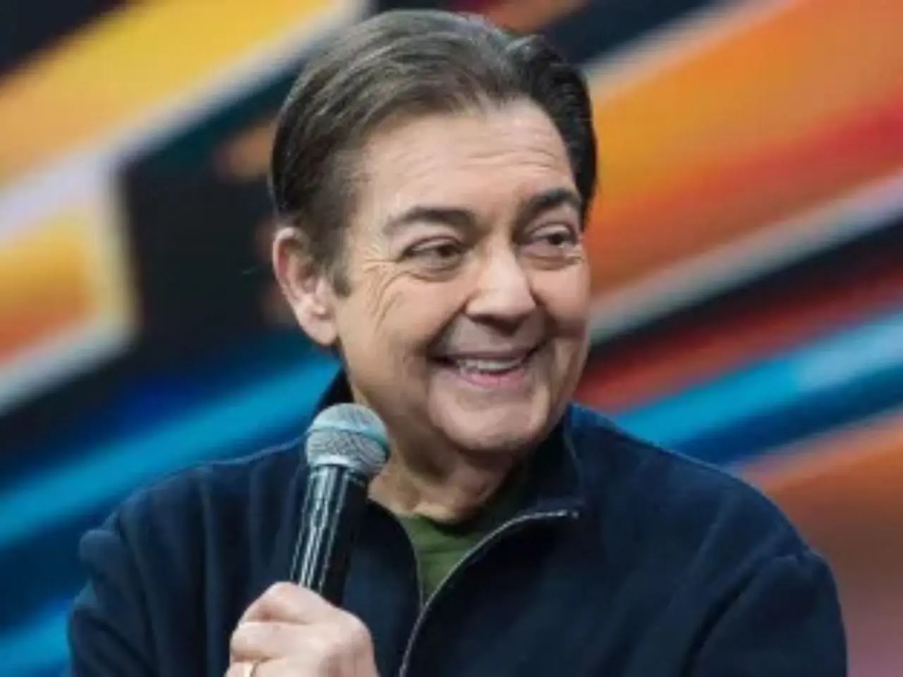 Faustão reaparece em foto emocionante ao lado da família; veja