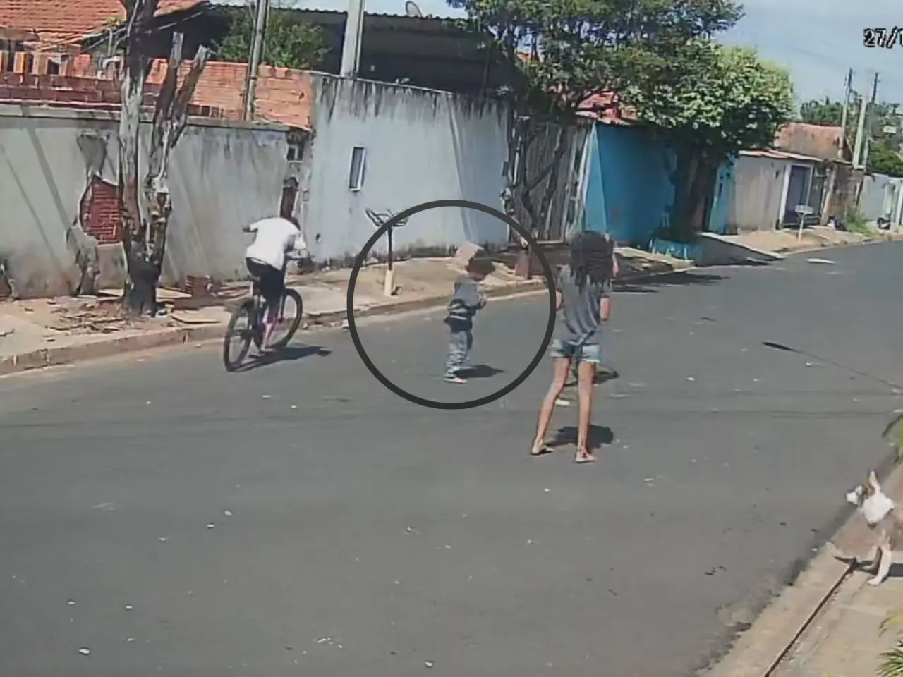 Vídeo: criança de 4 anos é agredida com tijolada na cabeça, homem é preso