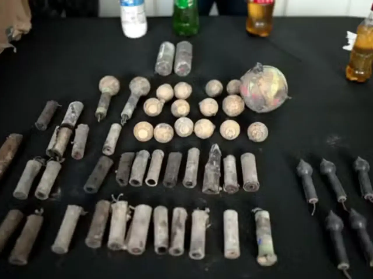 Quantidade de foguetes e pólvora encontrada em casa que explodiu choca autoridades