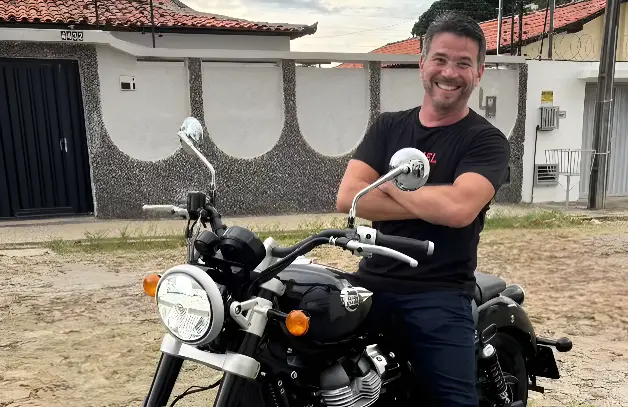 Apresentador sofre grave acidente de moto (Foto: Redes Sociais)