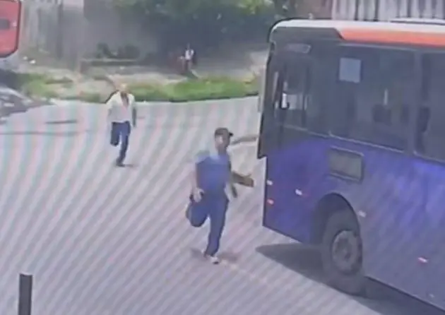 Motorista de ônibus foi preso após esfaquear guarda (Foto: Reprodução)
