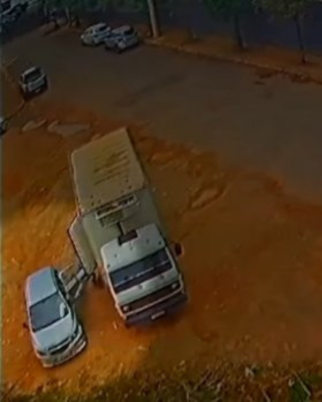Vídeo: ladrões tentam garantir churrasco do fim de semana e assaltam caminhão de picanha