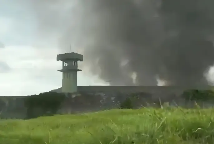 Após detentos atearem fogo em colchões, rebelião é contida em grande penitenciária de São Paulo (Foto: Reprodução)