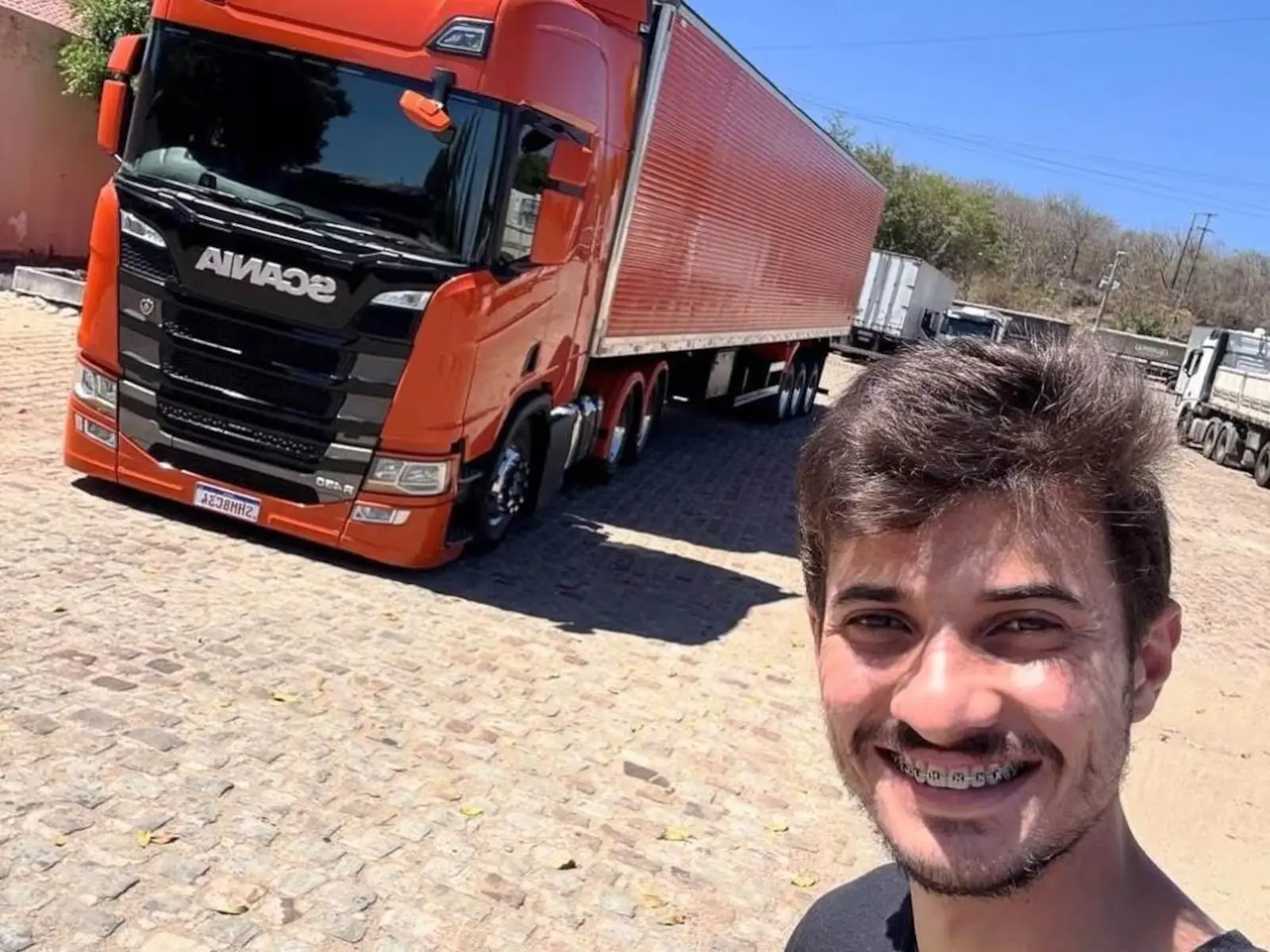 Influenciador de 24 anos morre em acidente após cair em ribanceira