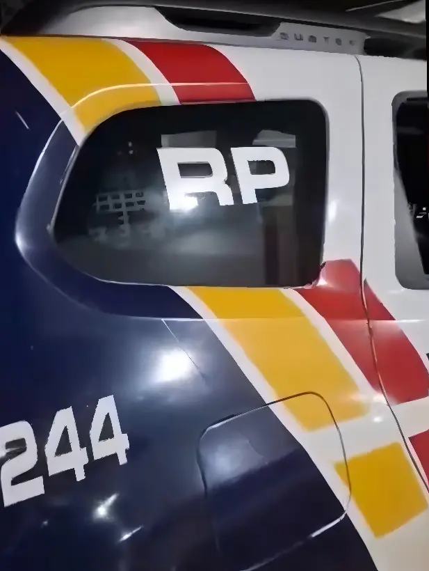 Homem é preso em flagrante por agredir esposa e canta louvor dentro de viatura (Foto: Redes Sociais)