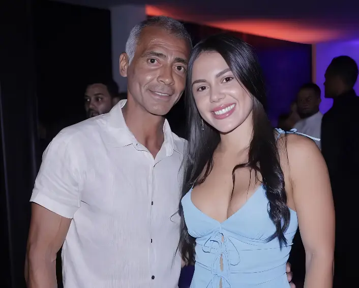 Romário termina namoro com mulher 37 anos mais nova e já é visto com 'loira' em festa (Foto: Redes Sociais)
