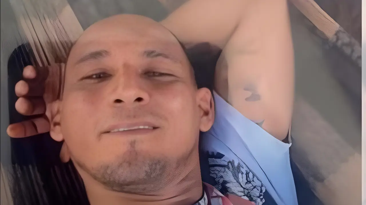 A vítima, identificada como Eberson Odair da Silva Ribeiro (35).