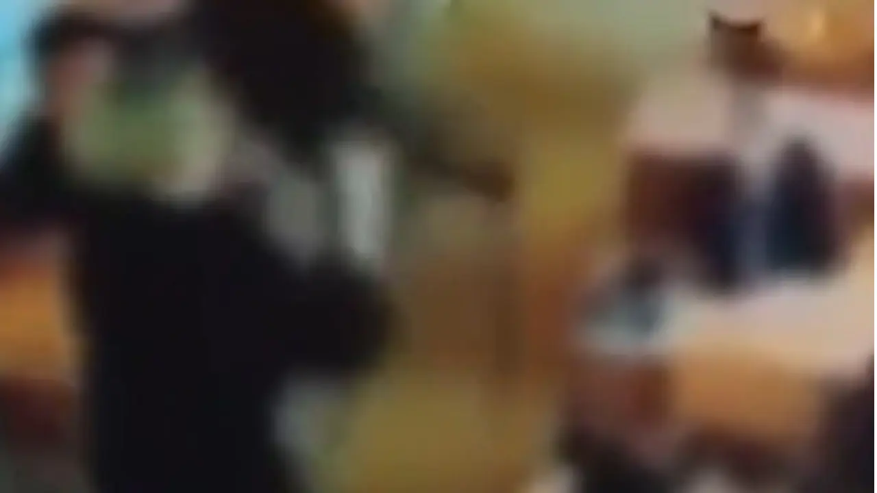 Vídeo: professora é flagrada jogando cadeira em aluno