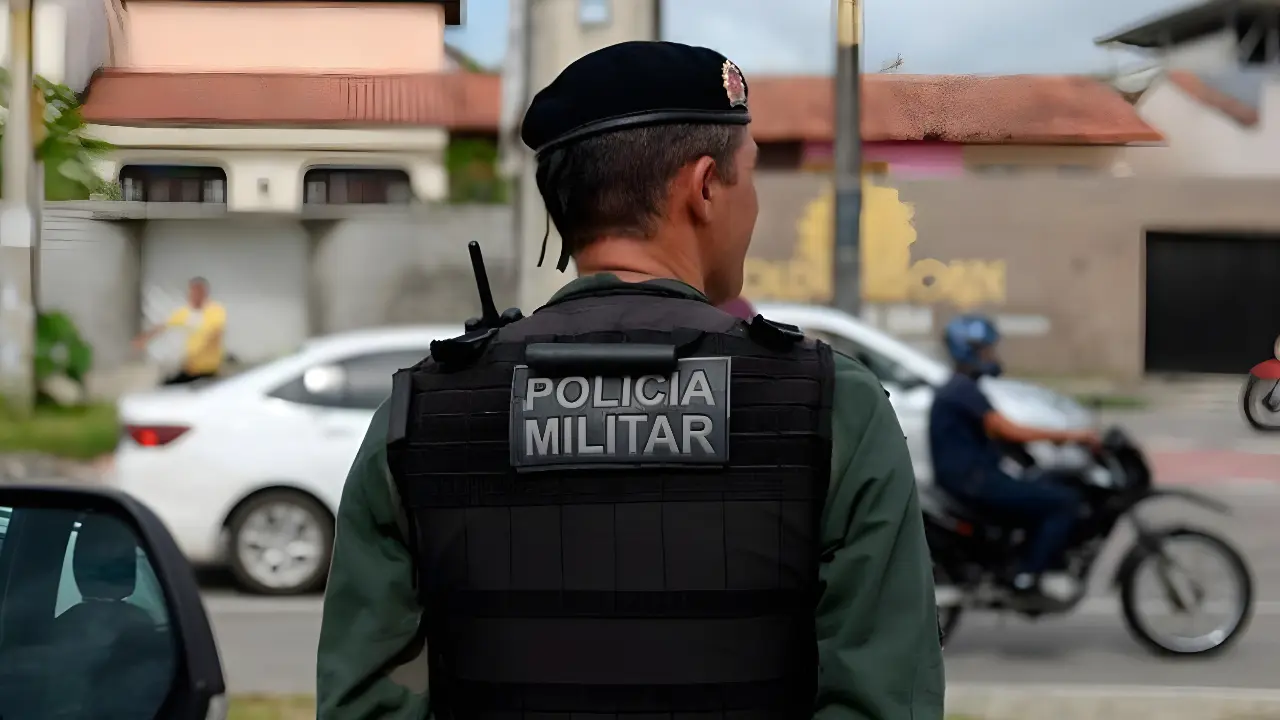 Mulher é agredida com marteladas pelo ex-companheiro na frente das filhas; veja vídeo
