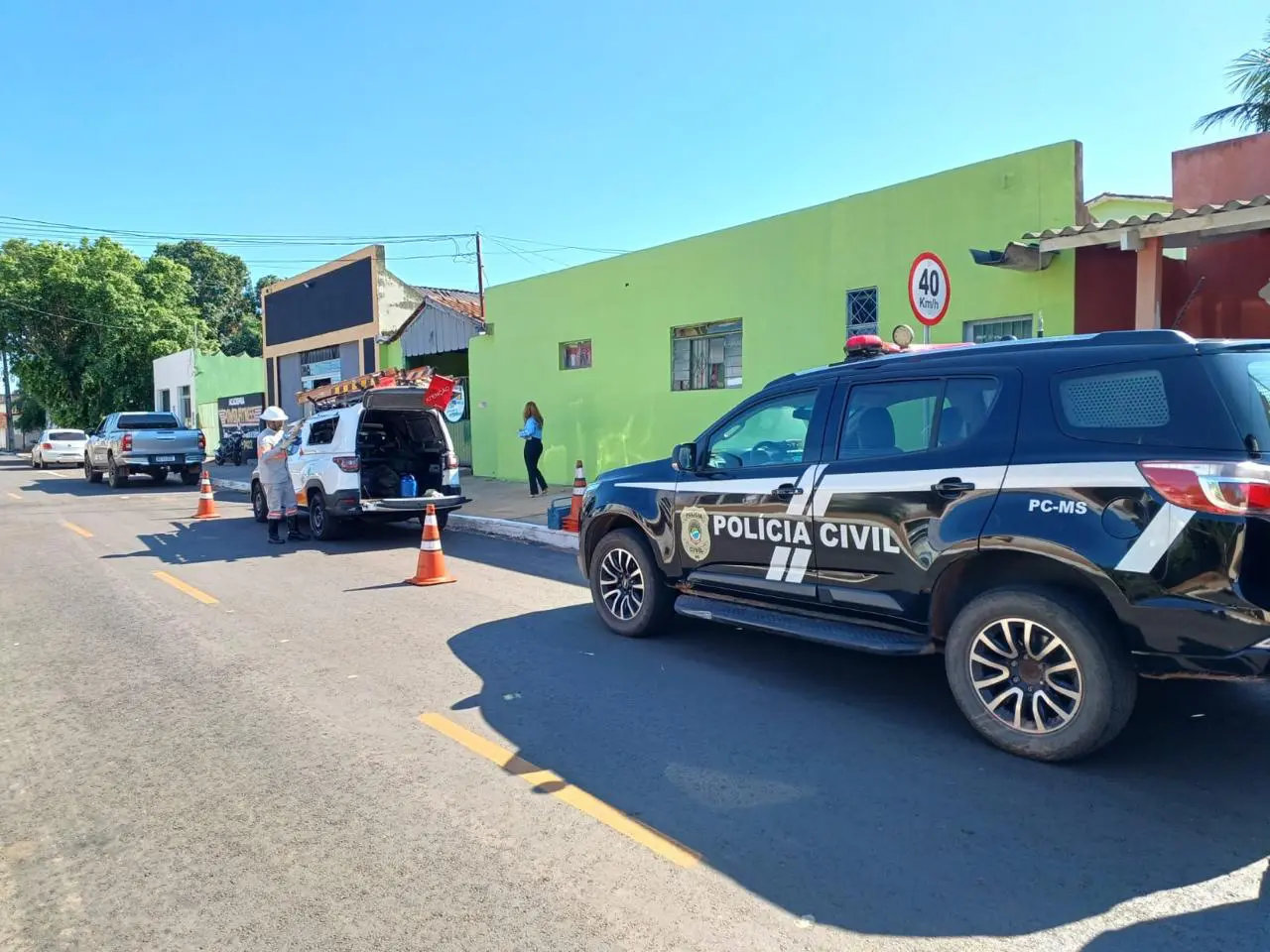 Perícia analisa as causas do incêndio que matou três pessoas da mesma família em Rochedo, a 80 km de Campo Grande. Foto: Polícia Civil MS.