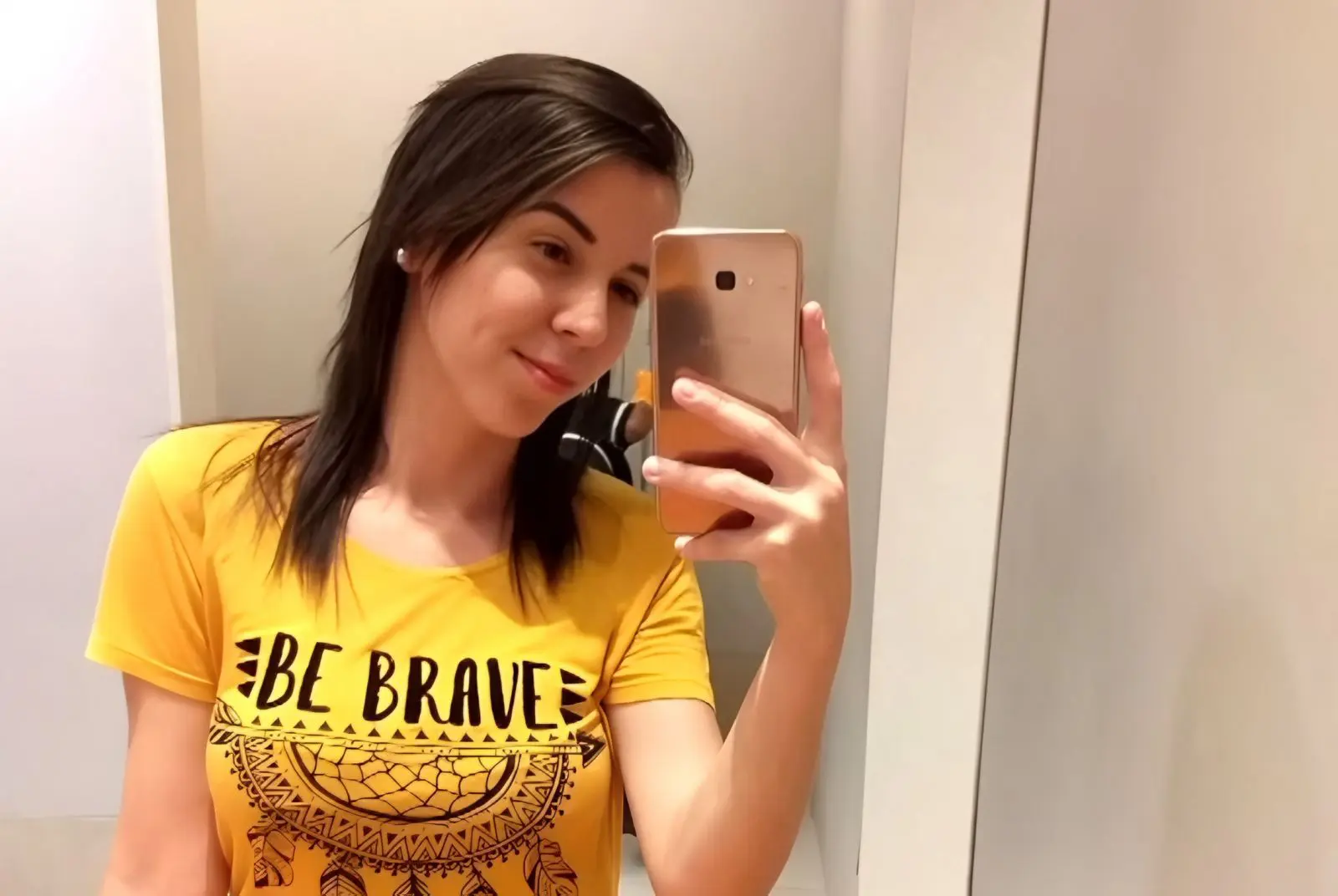 Jovem é executada com tiro na cabeça em frente ao filho; veja vídeo (Foto: Reprodução/SBT)