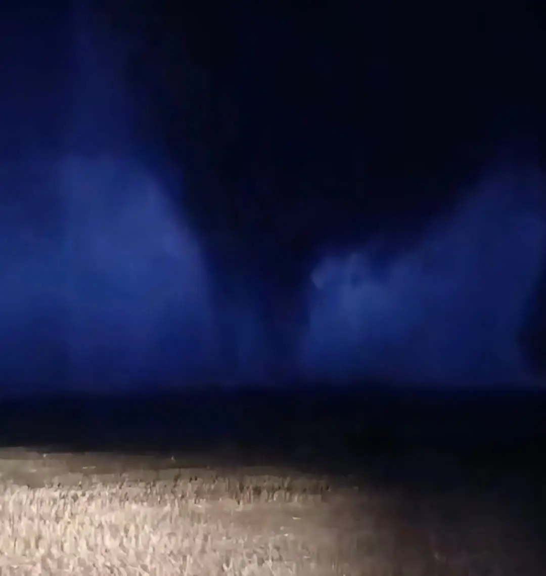 Morador registra tornado devastador que deixou mortos e feridos no Paraná