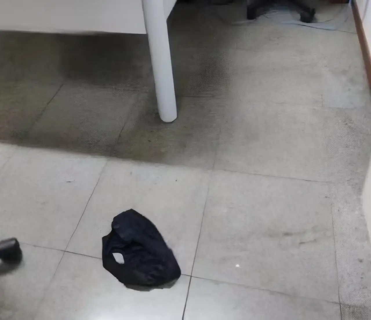 Calcinha usada é encontrada em sala com processos sob segredo de Justiça em fórum (Foto: Reprodução/Redes sociais)