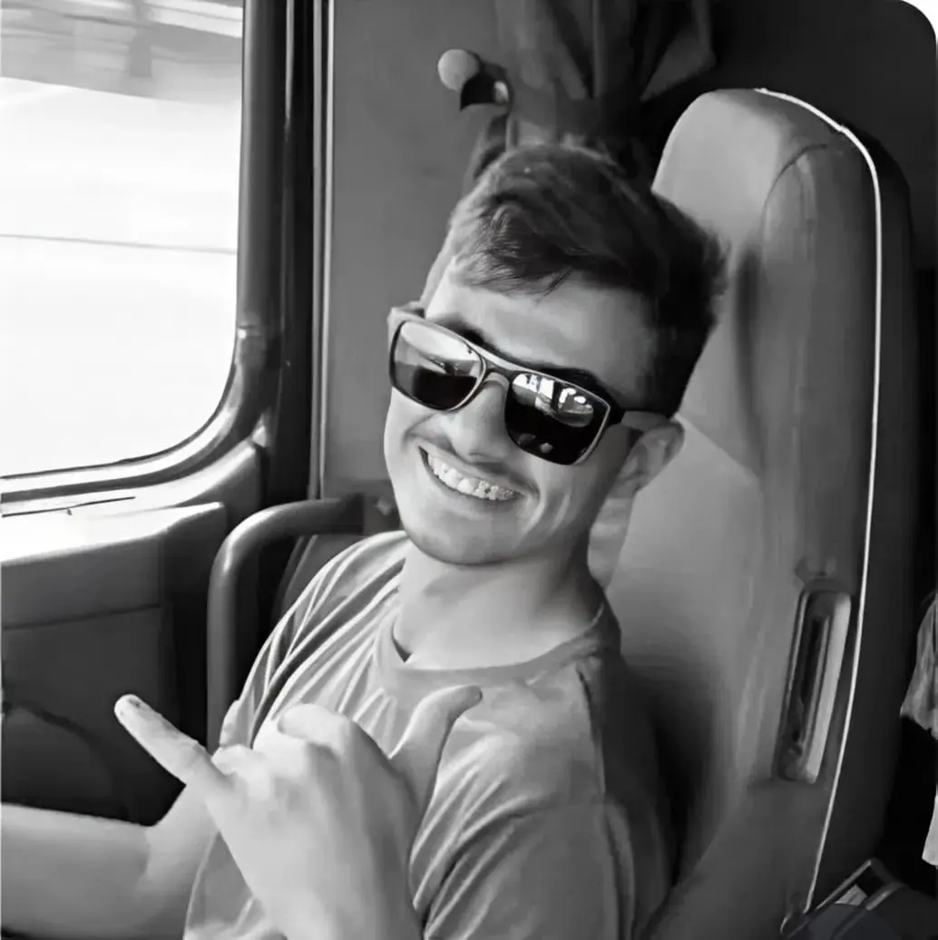 Vídeos mostram momento após acidente que matou o influenciador Gustavin