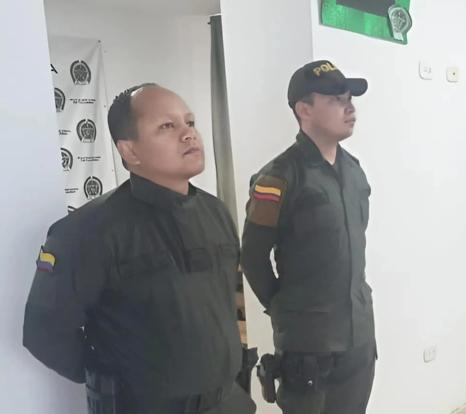 Autoridades oferecem recompensa pelos assassinos de policiais mortos em emboscada