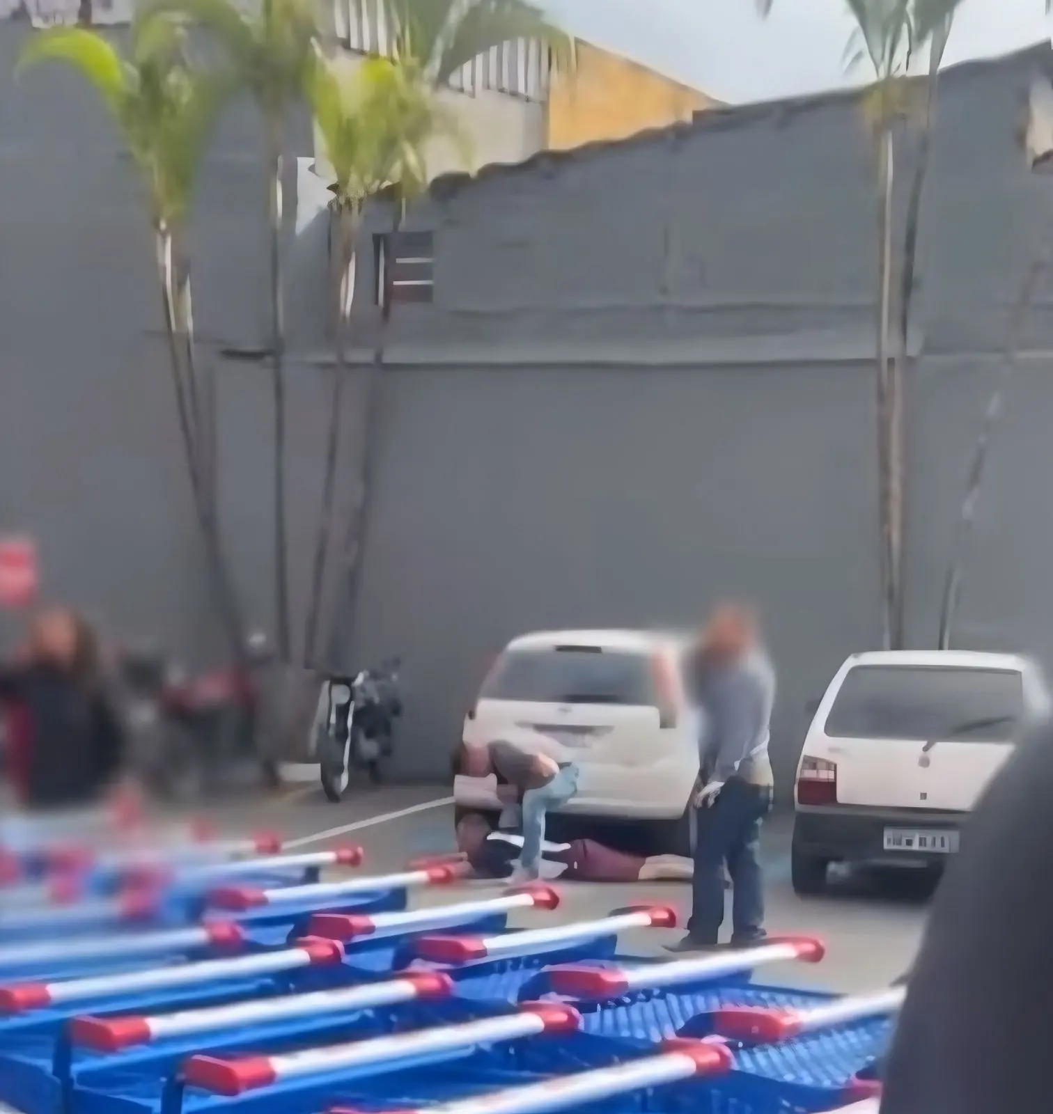 Homem vai cobrar dívida e acaba arrancando orelha de amigo (Foto: Reprodução/SBT)