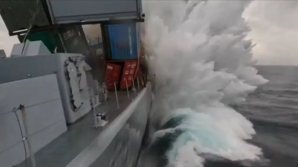 Vídeo flagra momento em que navio é detonado por torpedo da Otan