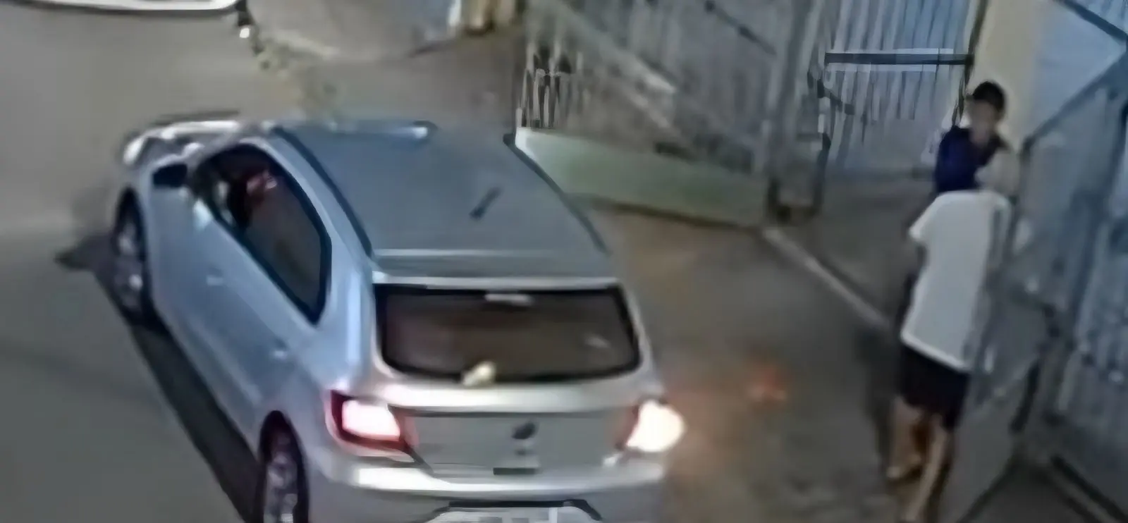 Idoso reage a assalto mas arma de criminoso falha duas vezes (Foto: Reprodução/SBT)