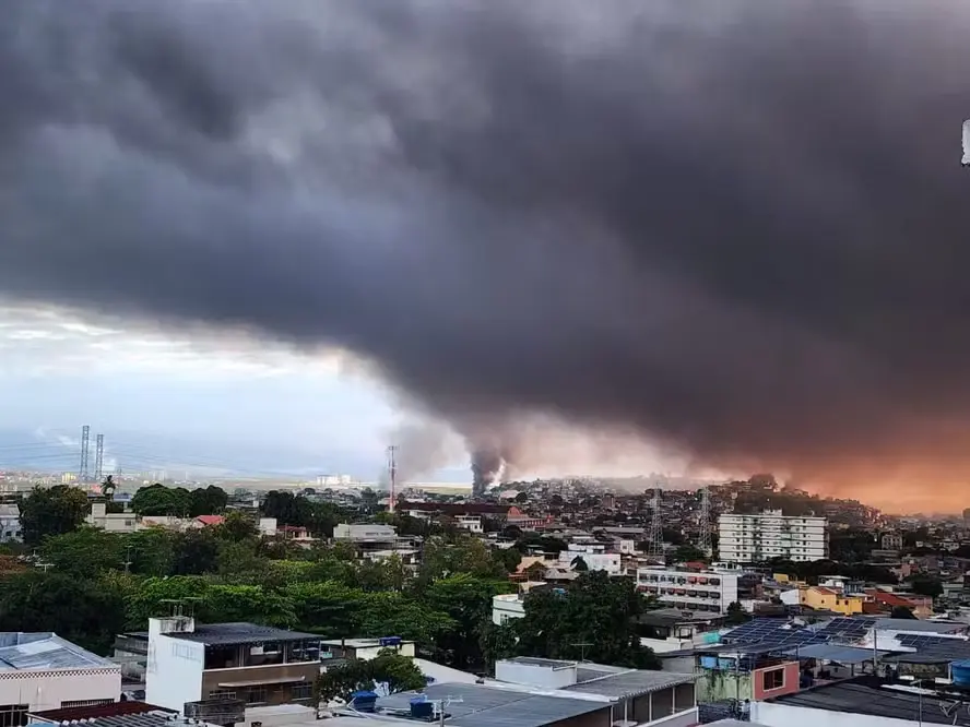 Tiroteio bloqueia Avenida Brasil e causa caos no transporte no Rio; veja vídeos