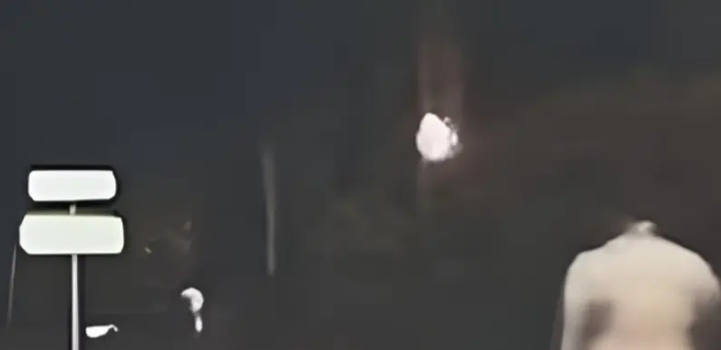Figura misteriosa causa pânico em estrada e é flagrada por câmeras; veja