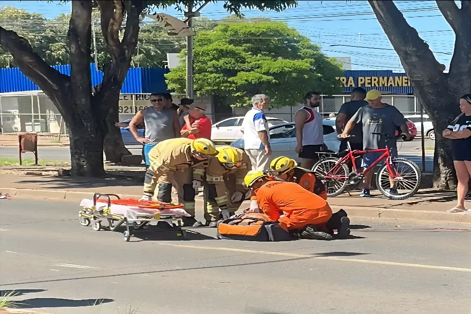 Avô morre atropelado em faixa de pedestre quando estava indo levar brinquedo para neto (Foto: Corpo de Bombeiros DF)