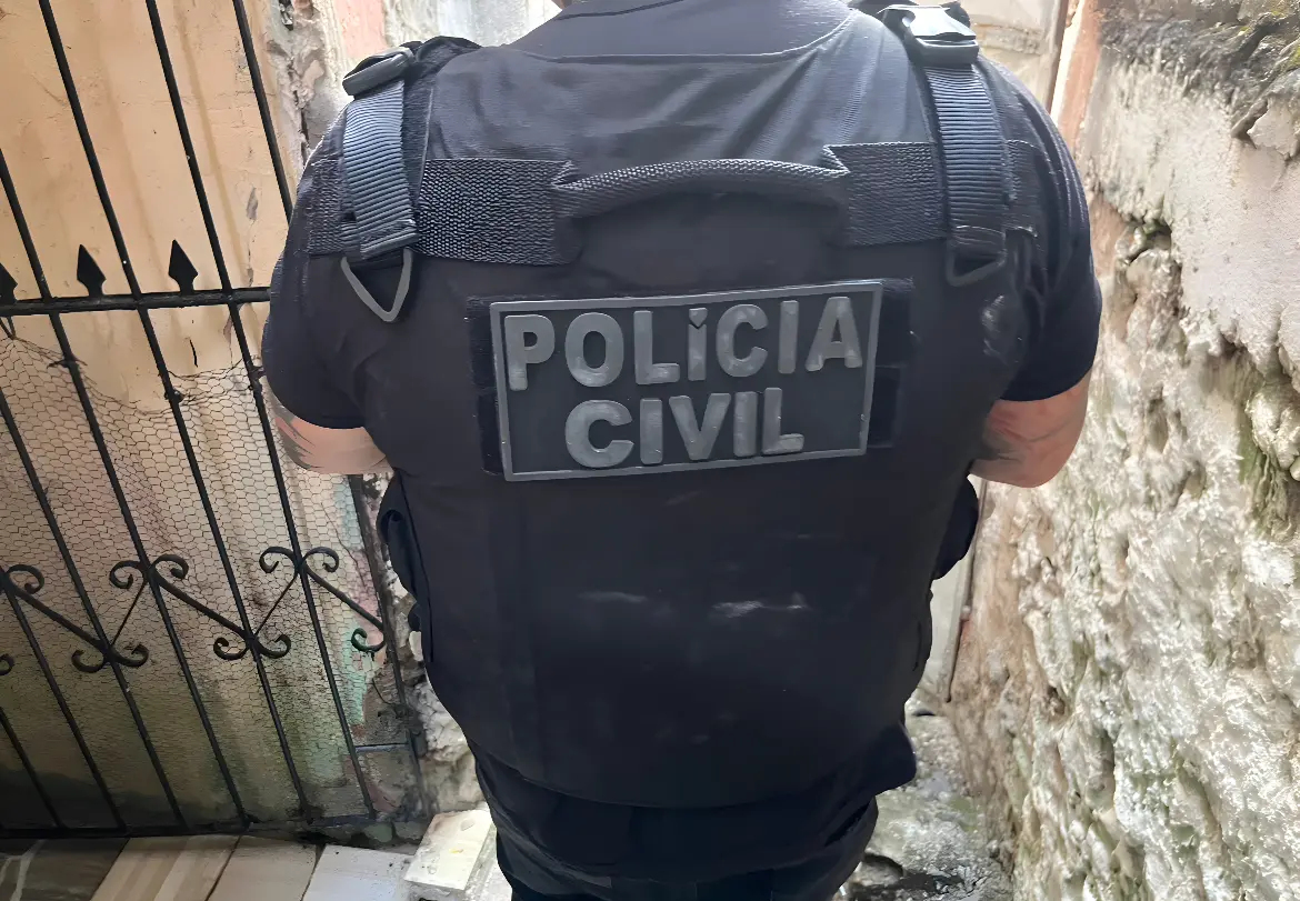 Casal é encontrado morto dentro de carro em estacionamento de mercado (Foto: Polícia Civil BA)