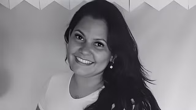 Marido pede abraço e esfaqueia mulher na frente da filha em churrasco
