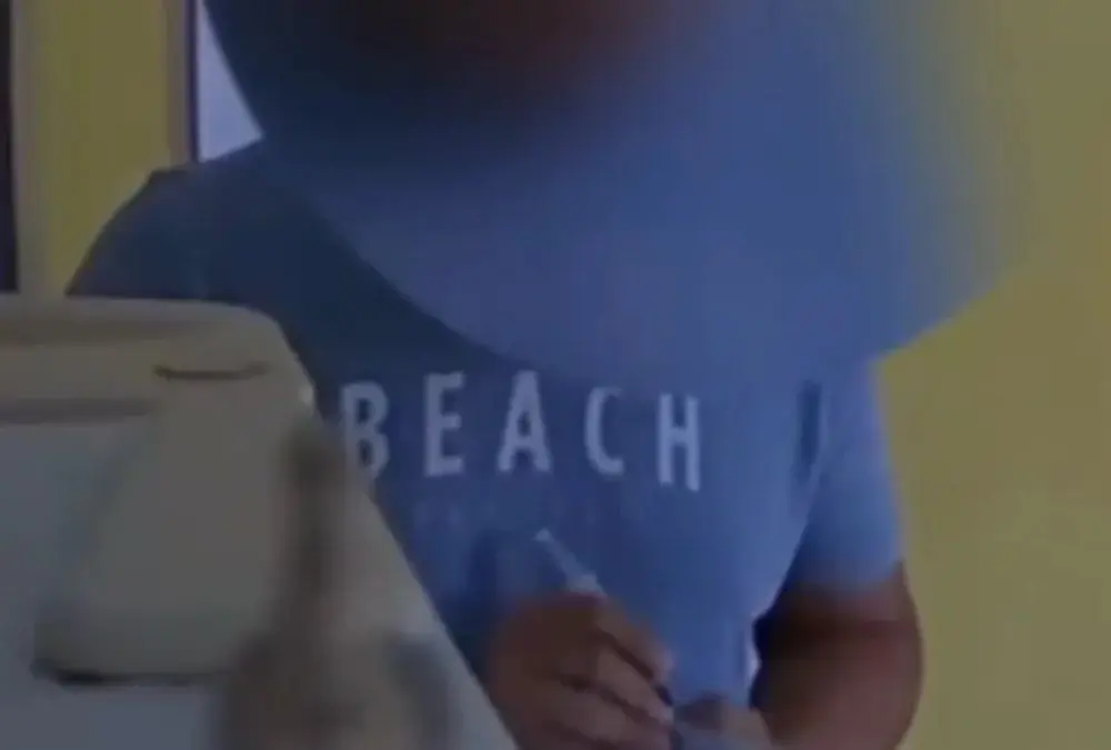 Vídeo: câmera flagra momento em que homem coloca veneno de rato em água para matar ex