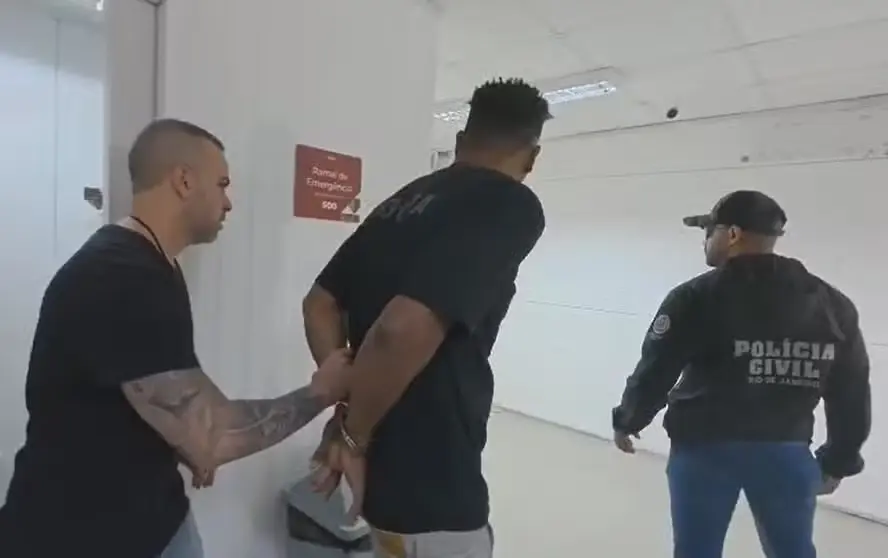 Pastor condenado a 52 anos por abusar de quatro sobrinhas é preso ao desembarcar de helicóptero