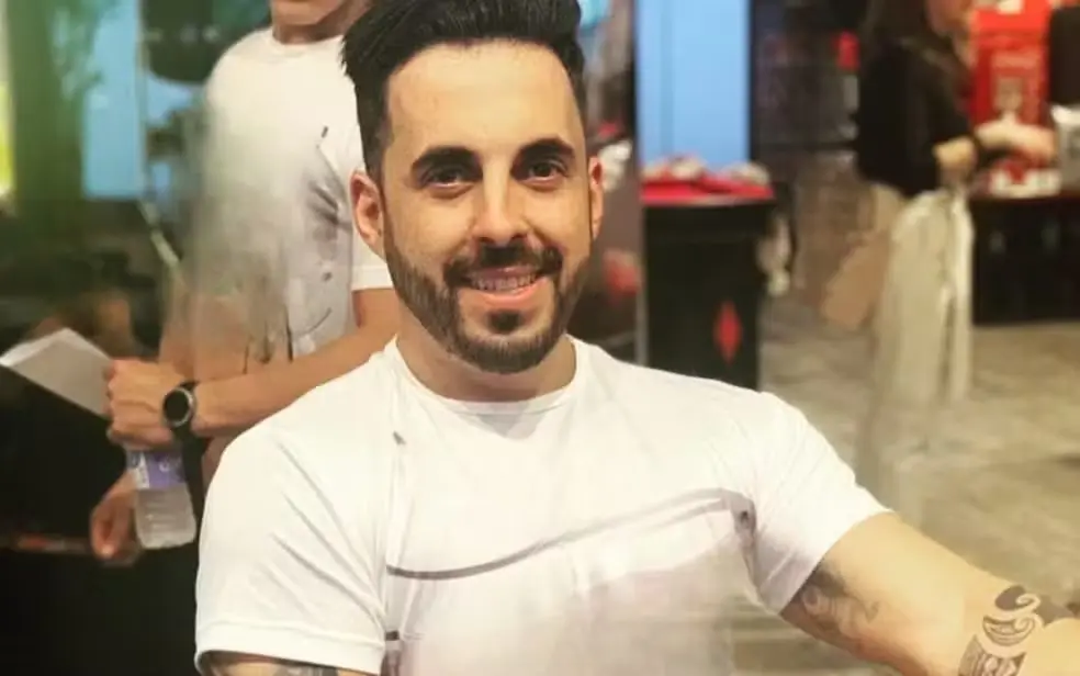 Amigo de Tiago Cardoso contou à polícia que o gerente parecia bem antes de sair do bar onde estavam em Goiânia. Foto: Reprodução / Redes sociais.