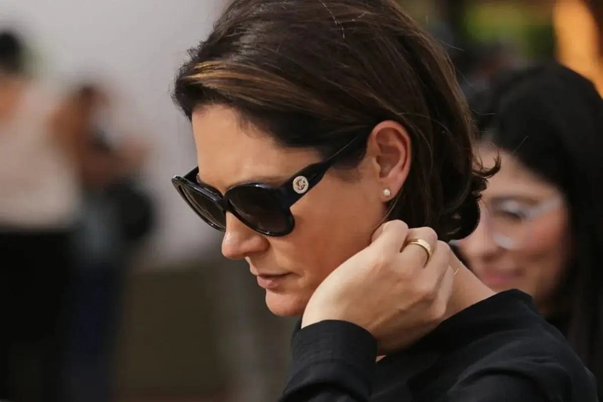 Michelle Bolsonaro se manifesta após prisão do marido; veja o que ela disse