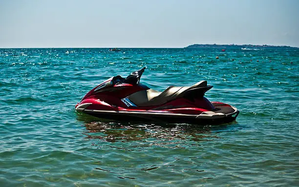 Ator pornô investigado por vídeo de sexo em jet ski pode ter violado normas ambientais