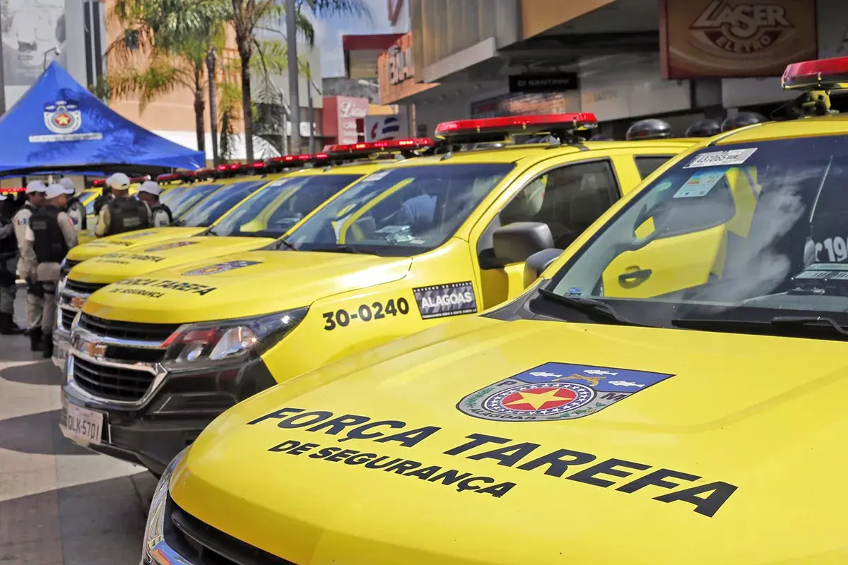Pai foi preso em flagrante por maus-tratos e abandono de incapaz contra os três filhos menores em Maceió. Foto: Divulgação.