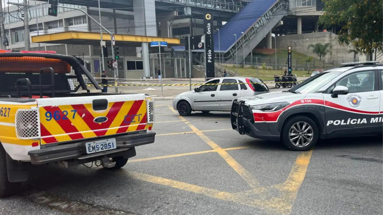 Troca de tiros mata um suspeito e bloqueia avenida em SP (Foto: Reprodução)
