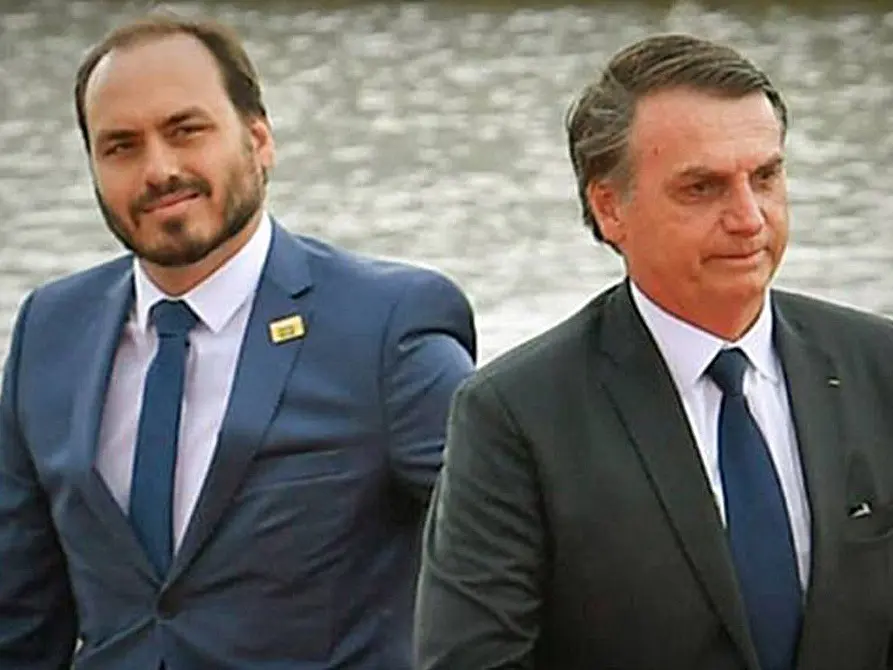 Carlos Bolsonaro posta mensagem enigmática sobre o pai; veja foto