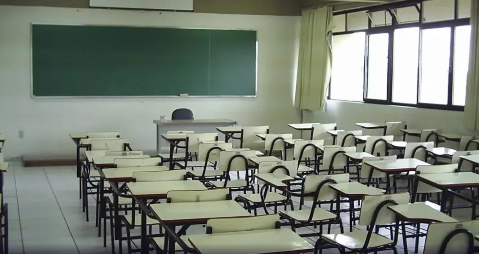 Professor oferecia R$ 100 em troca de sexo com alunos