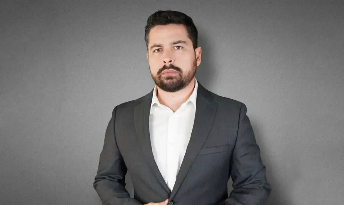 Dino nega passaporte ao pai de Paulo Figueiredo aos EUA