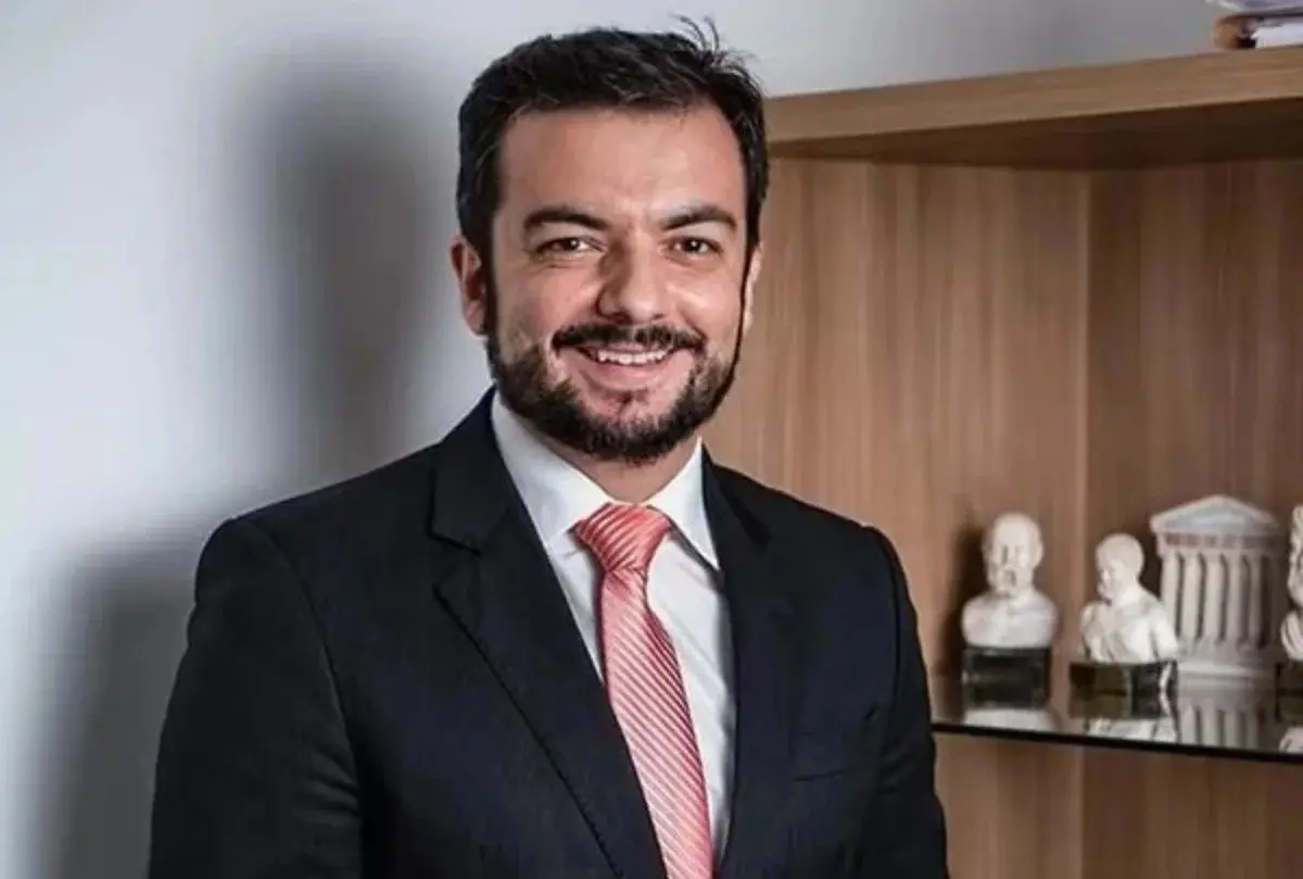Advogado Marcelo Andrade Mendonça, de 43 anos, foi morto a facadas por um cliente durante uma reunião no escritório onde trabalhava, em Viçosa (MG). Foto: Divulgação.