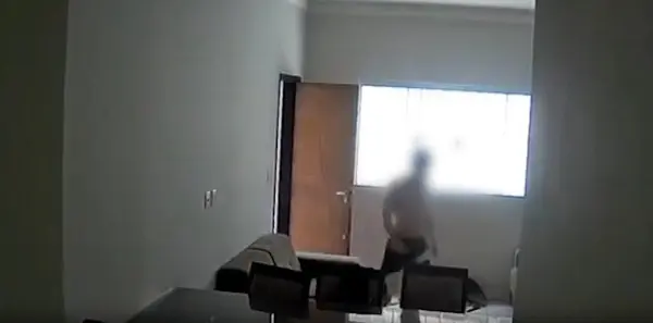 Homem é preso após invadir apartamento e furtar calcinhas; veja vídeo