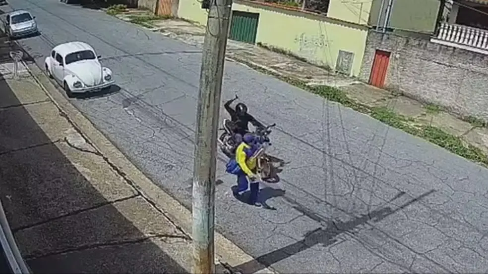 Carteiro é atacado a facadas durante o trabalho (Foto: Reprodução)