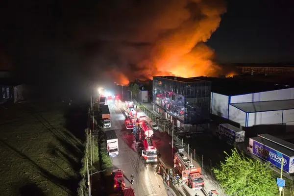 Vídeo: explosão deixa 22 feridos e provoca incêndio de grandes proporções na Argentina