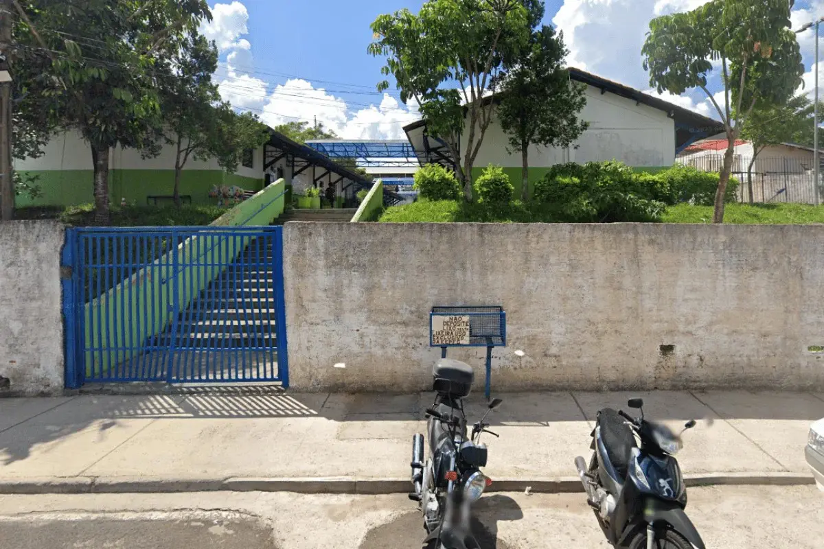 Diretora é afastada após pais denunciarem câmera escondida em banheiro de escola estadual
